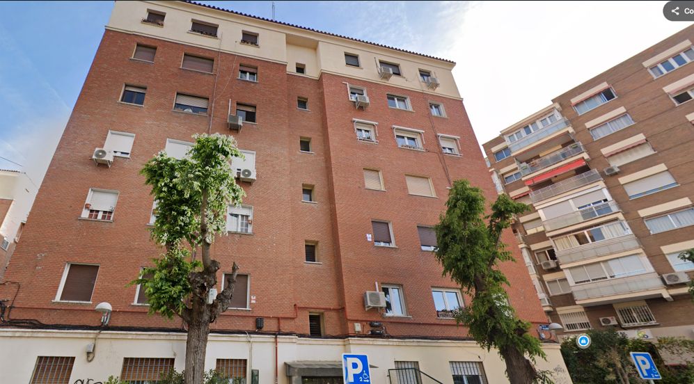 Vista exterior de Piso en venta en  Madrid Capital con Calefacción y Jardín privado