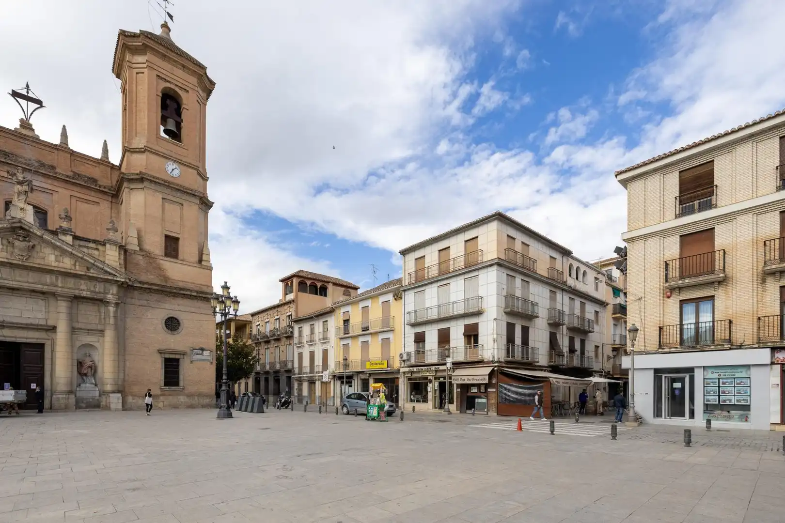 Vista exterior de Casa o xalet en venda en Santa Fe amb Balcó