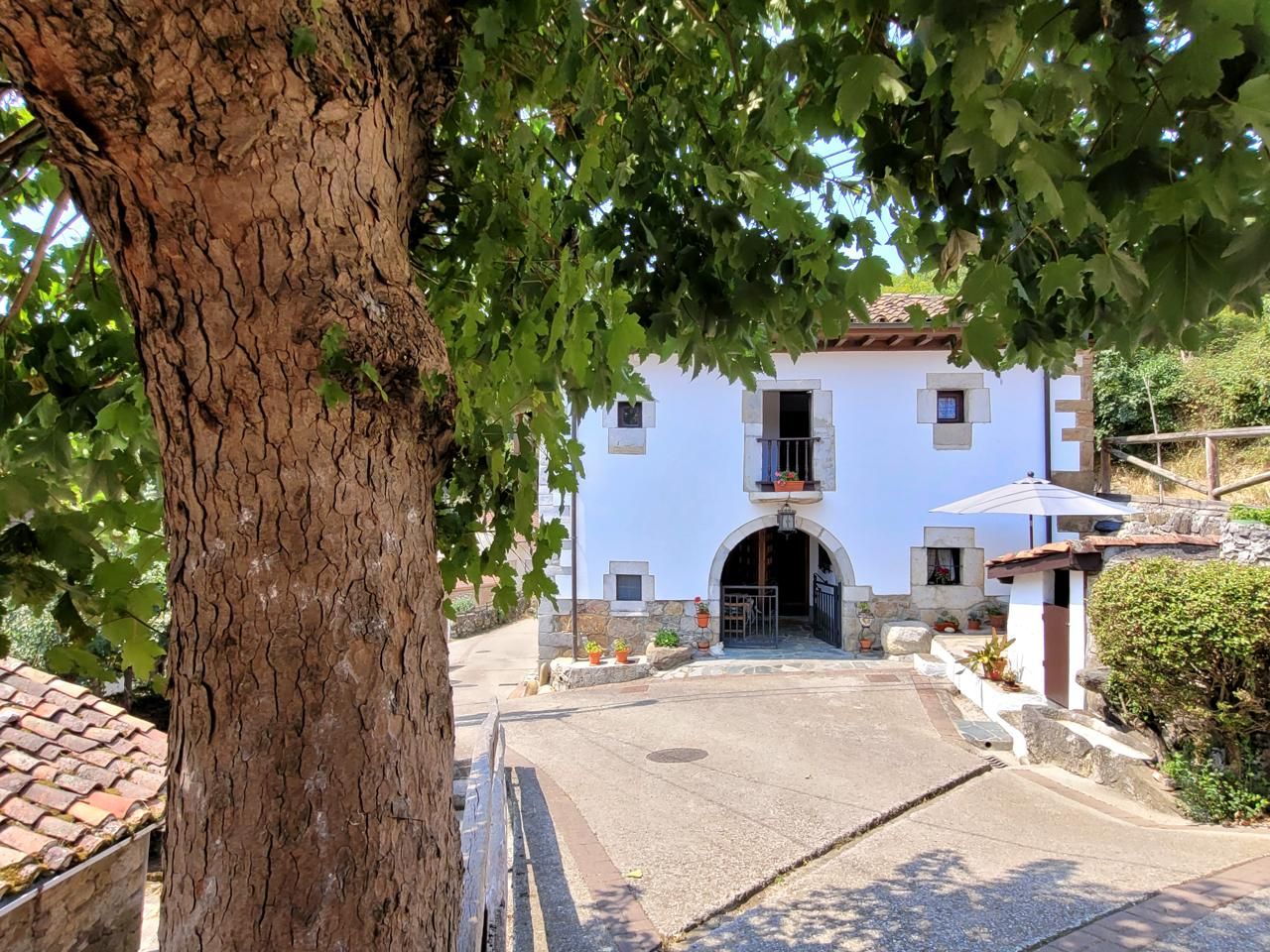 Vista exterior de Casa o xalet en venda en Caso amb Calefacció, Jardí privat i Terrassa