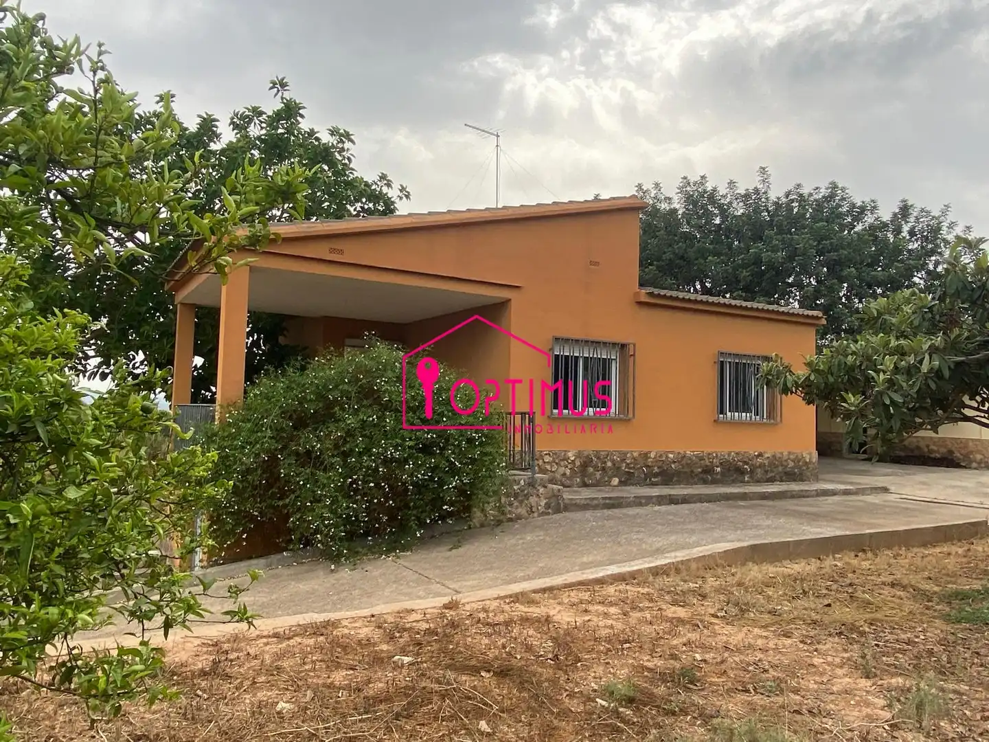 Vista exterior de Casa o chalet en venta en Loriguilla con Piscina