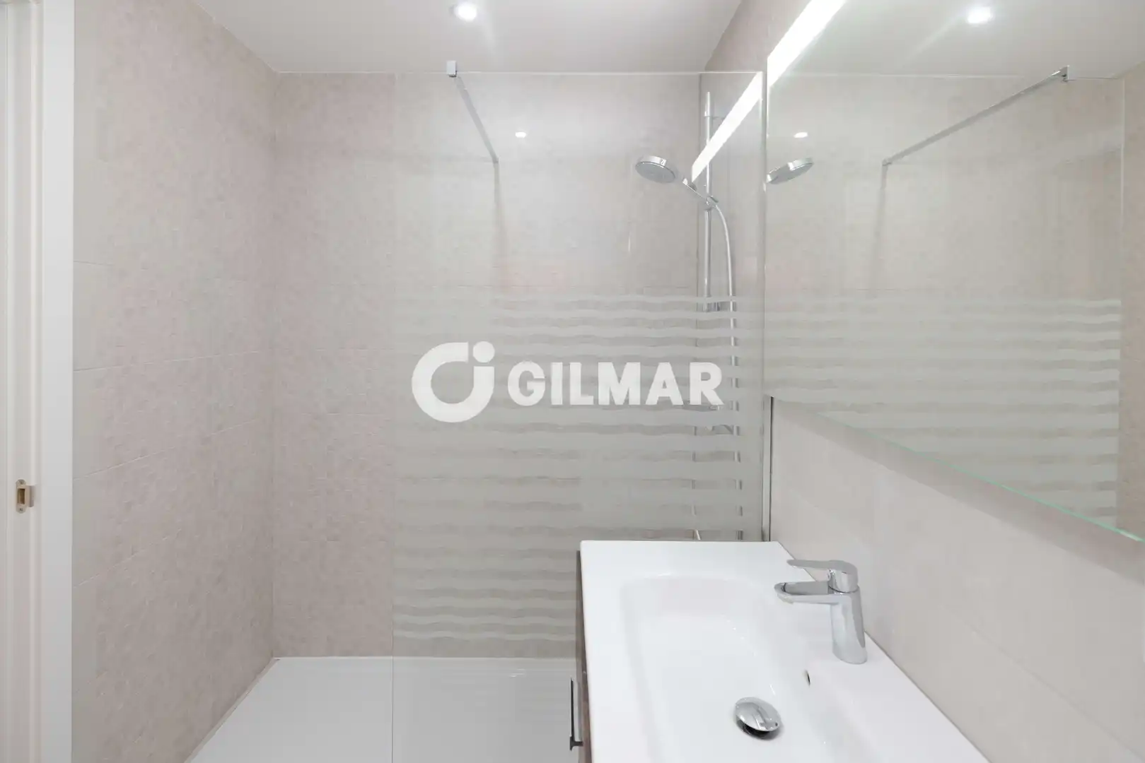Bathroom of Flat for sale in Estepona Pueblo