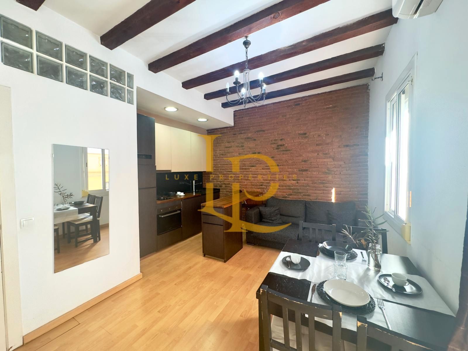 Living room of Flat for sale in  Barcelona Capital  with Air Conditioner, Heating and Parquet flooring