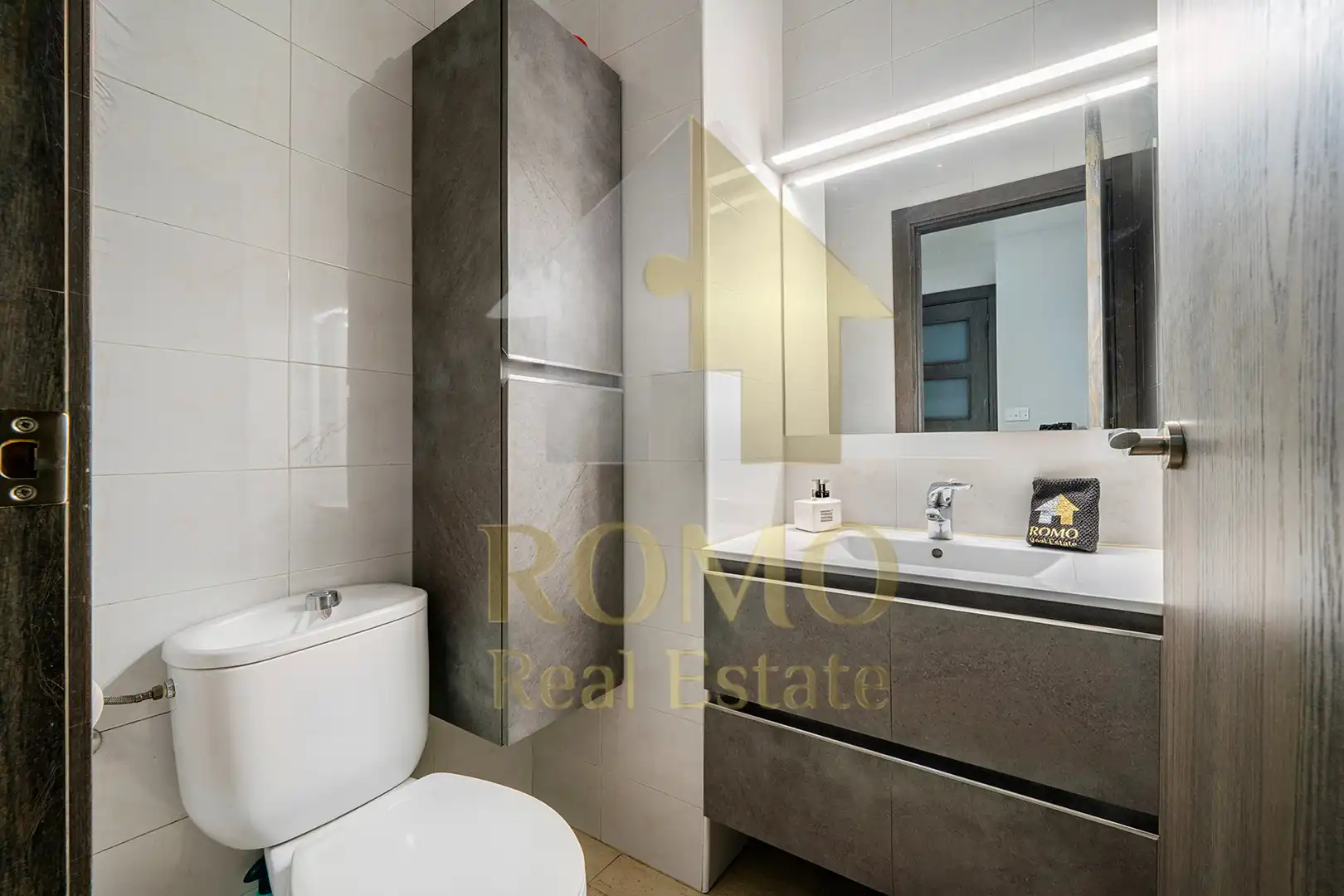 Baño de Casa adosada en venta en Santa Perpètua de Mogoda con Aire acondicionado, Calefacción y Jardín privado