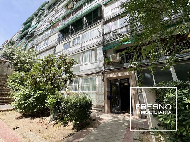 Piso en Venta en Calle de Aguilar de Campóo en Valdezarza