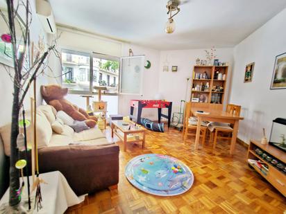 Living room of Flat for sale in  Barcelona Capital  with Heating, Parquet flooring and Oven