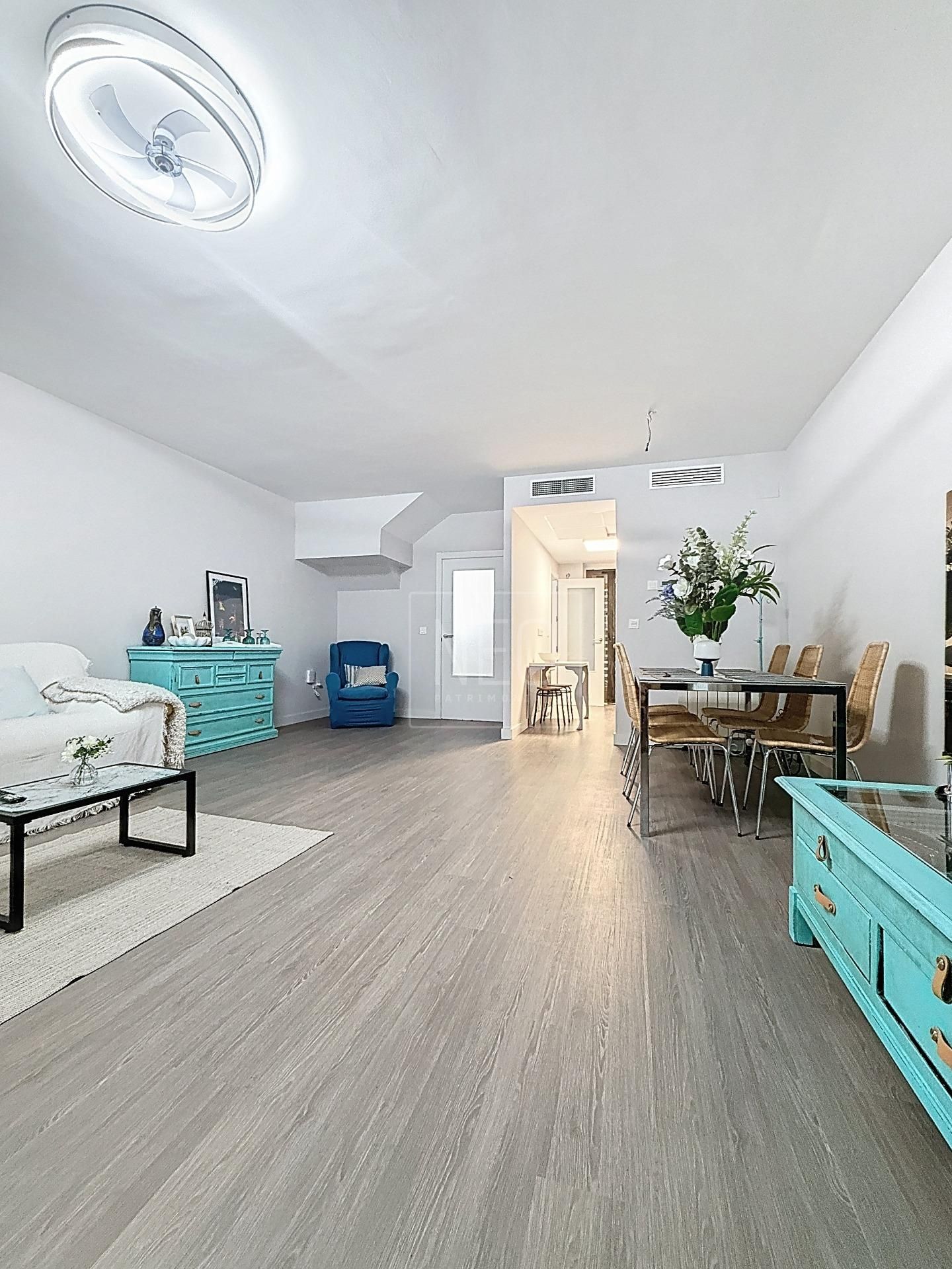 Living room of Single-family semi-detached for sale in  Granada Capital  with Air Conditioner, Heating and Private garden