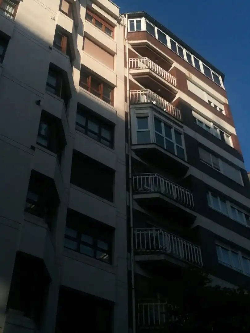 Außenansicht von Wohnung zur Miete in Gijón  mit Heizung, Parkett und Terrasse