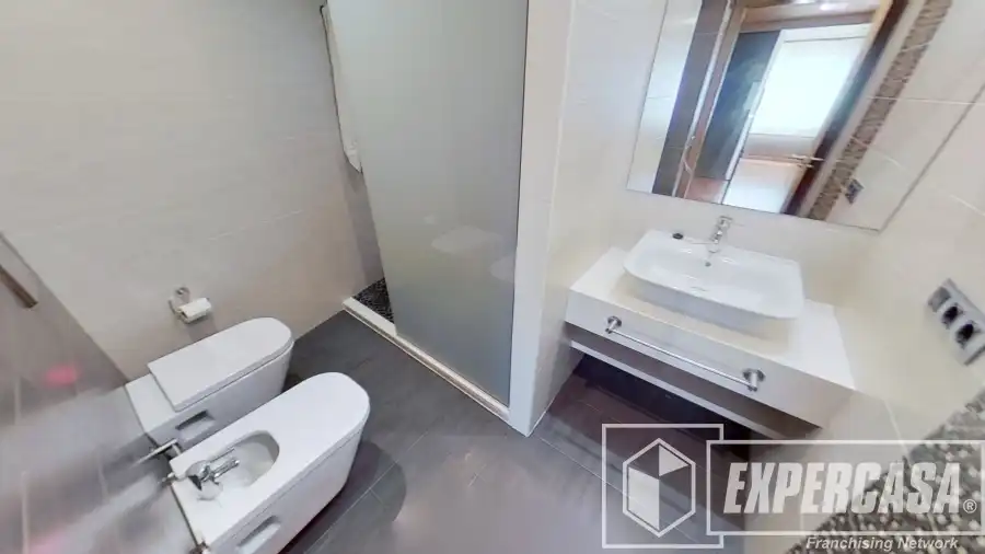 Bany de Pis en venda en Valencia amb Aire condicionat, Terrassa i Traster