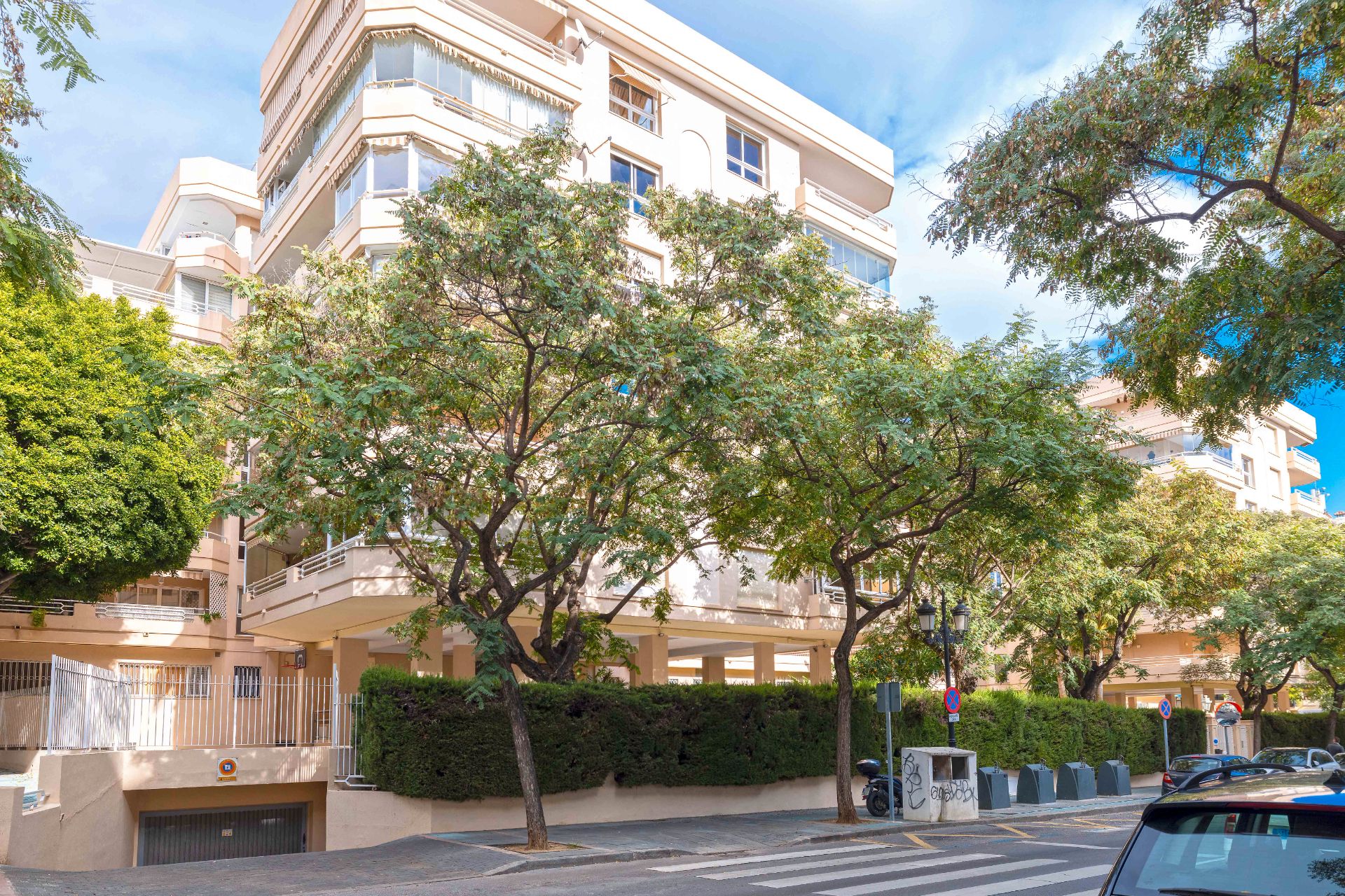 Exterior view of Flat for sale in Marbella  with Air Conditioner, Terrace and Storage room