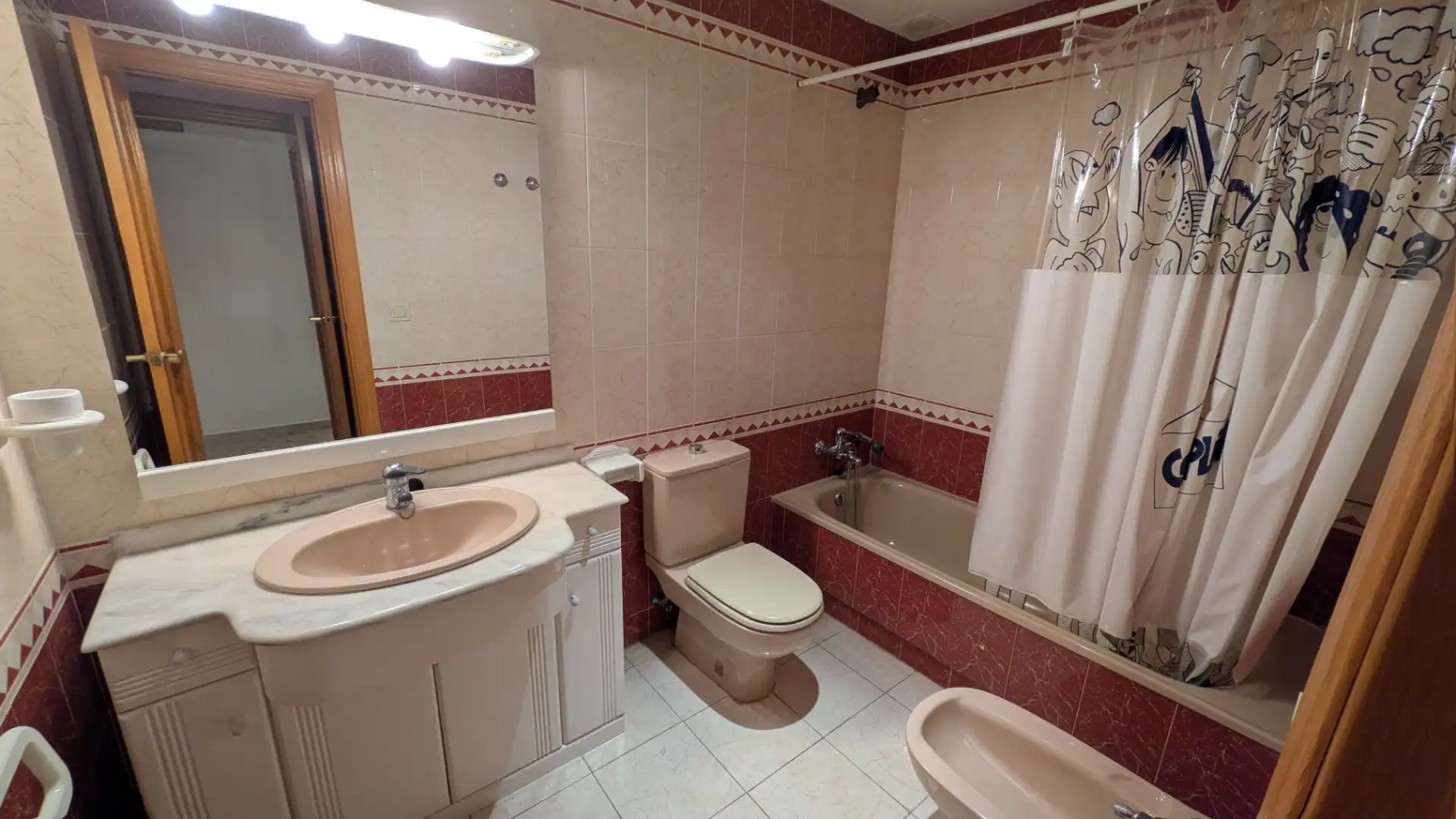 Badezimmer von Einfamilien-Reihenhaus zum Verkauf in Rocafort mit Klimaanlage, Heizung und Privatgarten