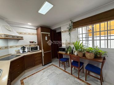 Piso con balcón en venta en Este - Alcosa- Torreblanca