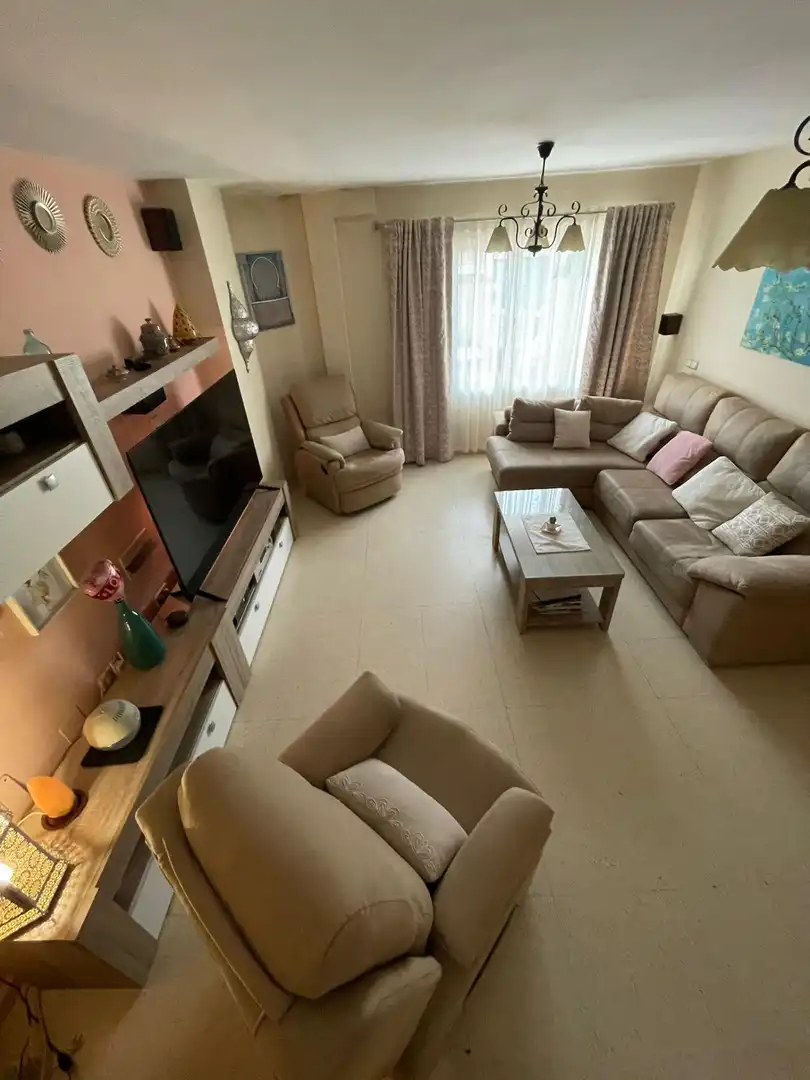 Sala de estar de Casa adosada en venta en La Línea de la Concepción con Piscina comunitaria