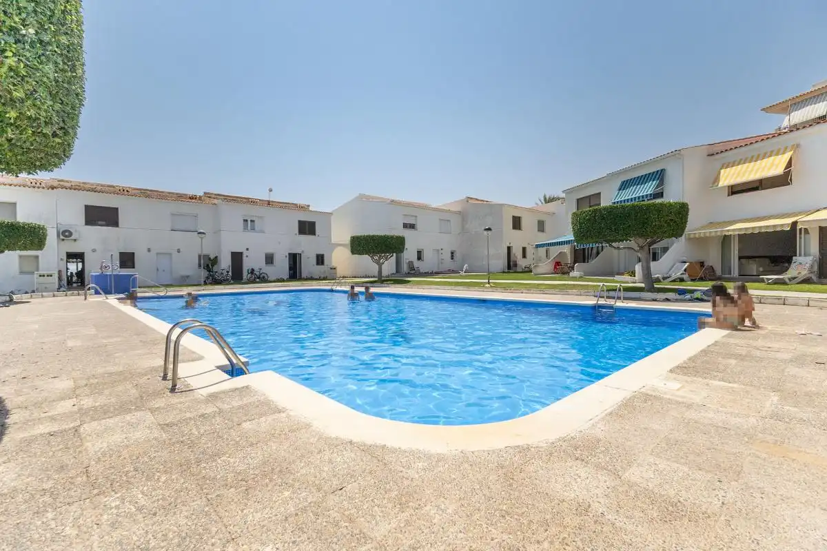 Piscina de Casa adosada en venda en Orihuela amb Calefacció, Jardí privat i Piscina