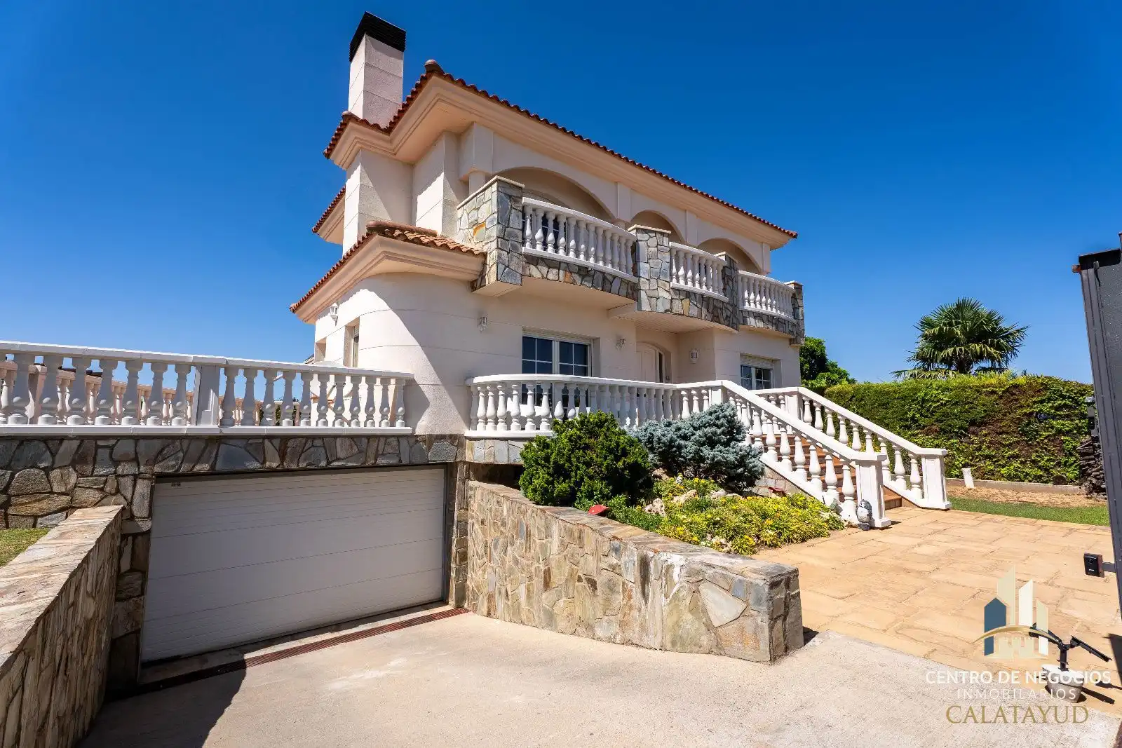 Vista exterior de Casa o xalet en venda en Calatayud amb Aire condicionat, Calefacció i Parquet