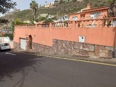 Villa mit Pool zum Verkauf in Urbanizacion PUERTO DEL SAUZAL