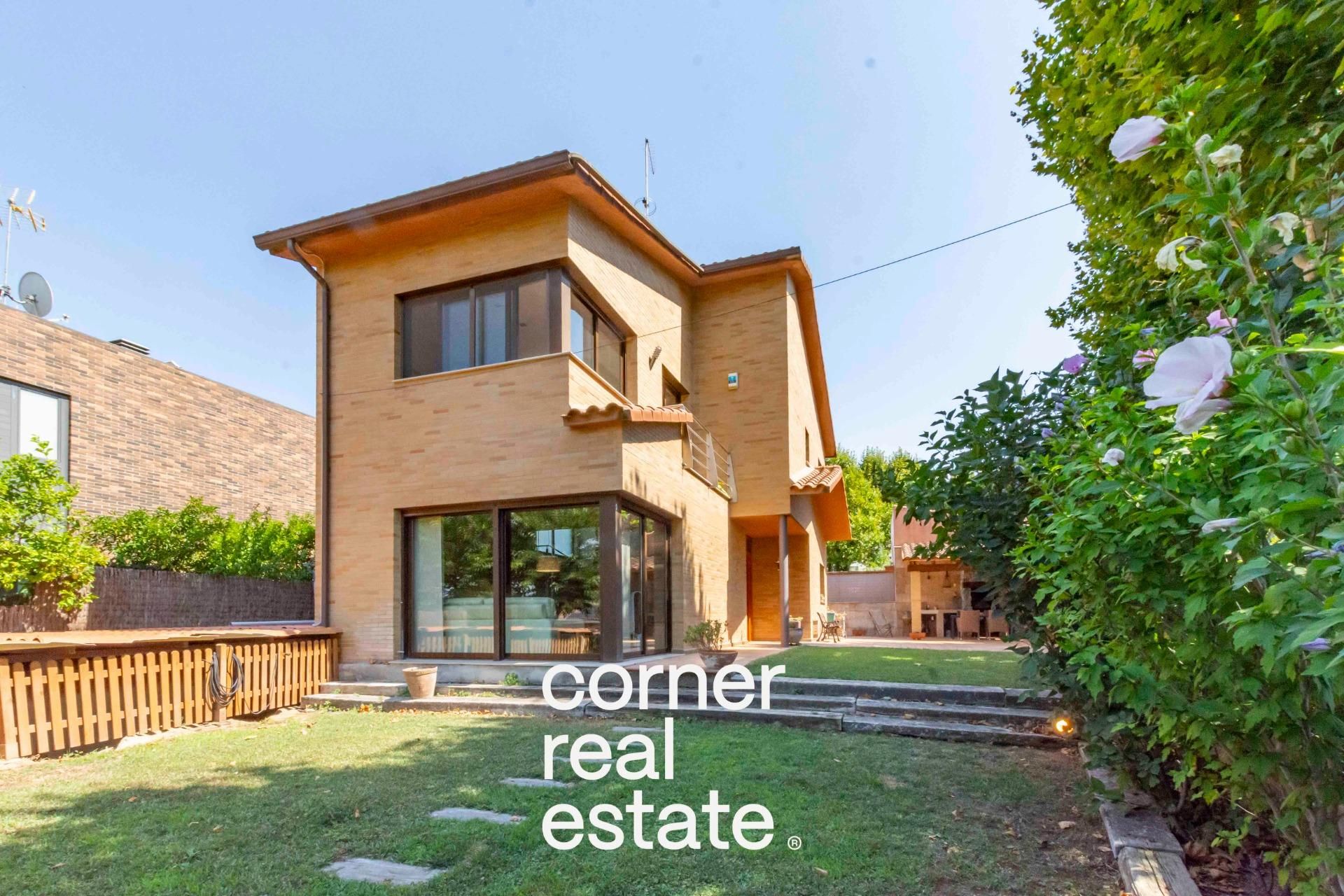 Exterior view of House or chalet for sale in Sant Cugat del Vallès  with Heating, Private garden and Terrace