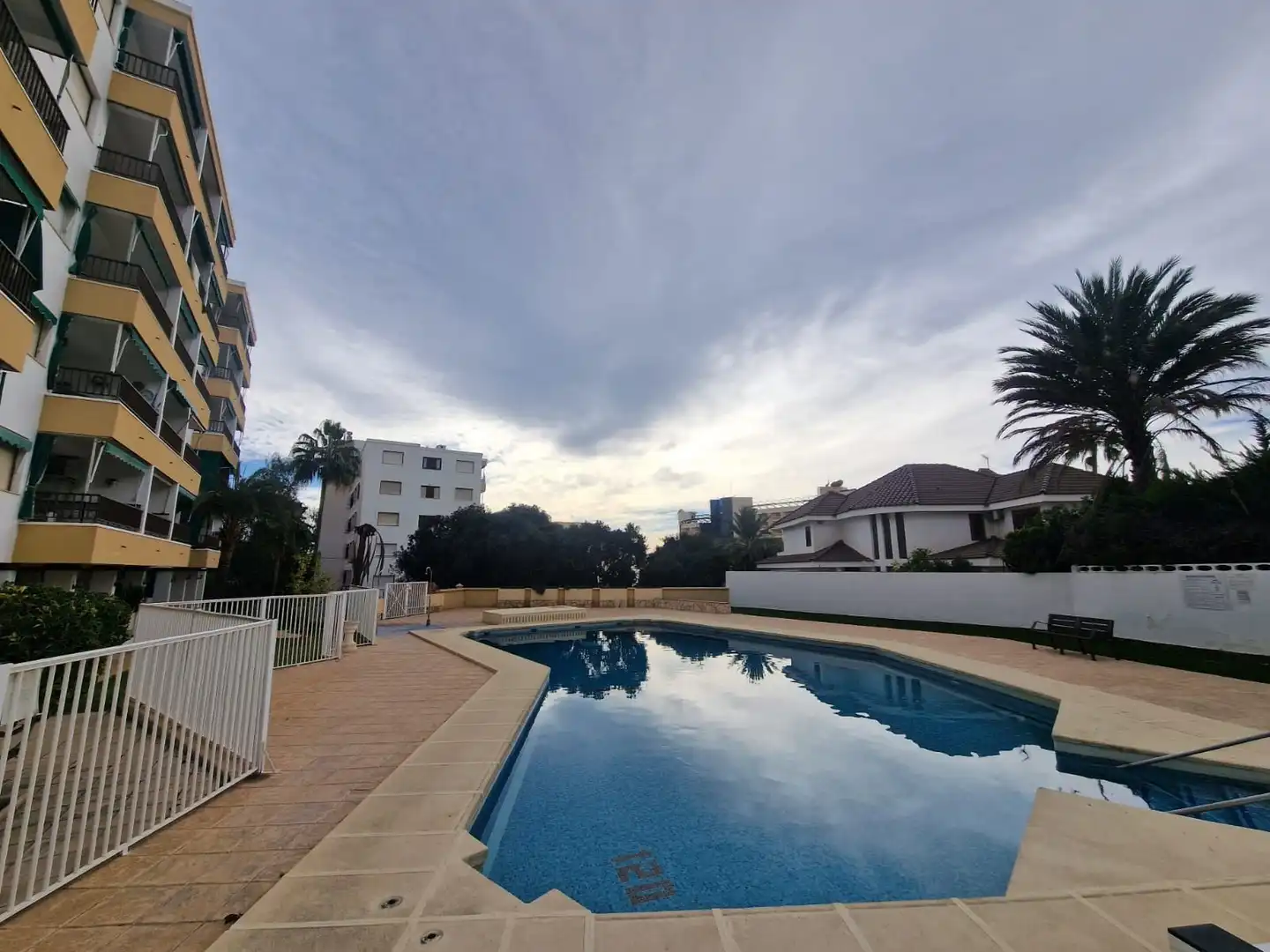Swimming pool of Flat for sale in Roquetas de Mar  with Terrace and Community pool