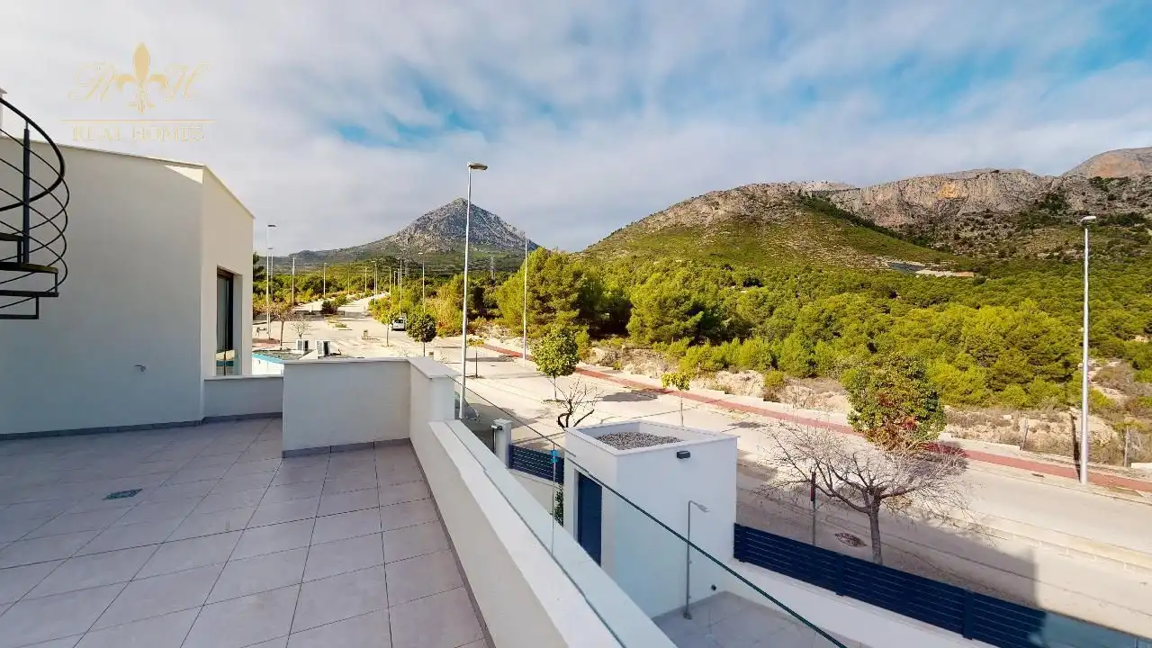 Vista exterior de Casa o chalet en venta en Polop con Aire acondicionado, Calefacción y Trastero