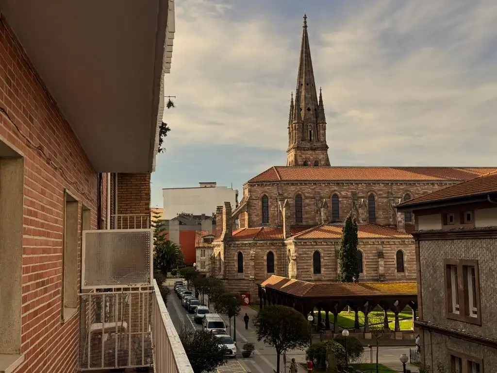 Vista exterior de Pis en venda en Torrelavega  amb Calefacció i Balcó