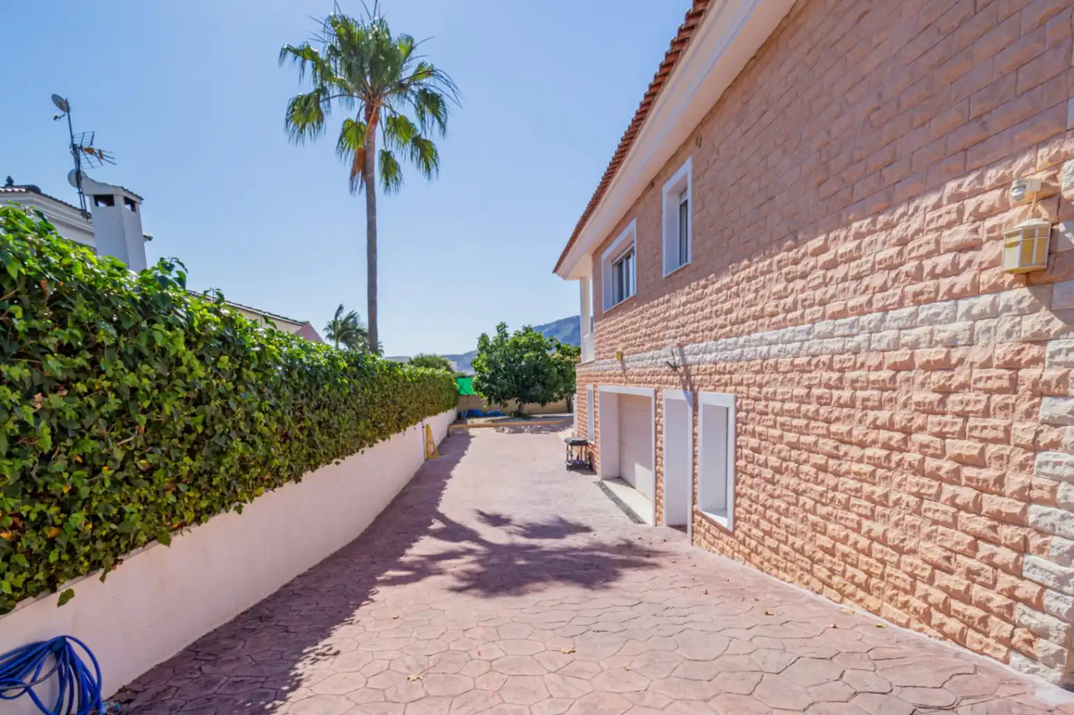 Vista exterior de Casa o chalet en venta en L'Alfàs del Pi con Aire acondicionado, Calefacción y Jardín privado