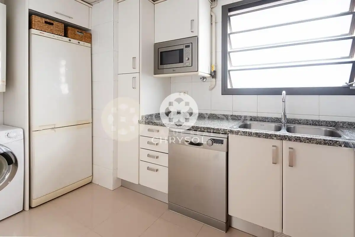 Cocina de Piso en venta en Barcelona con Aire acondicionado, Calefacción y Jardín privado
