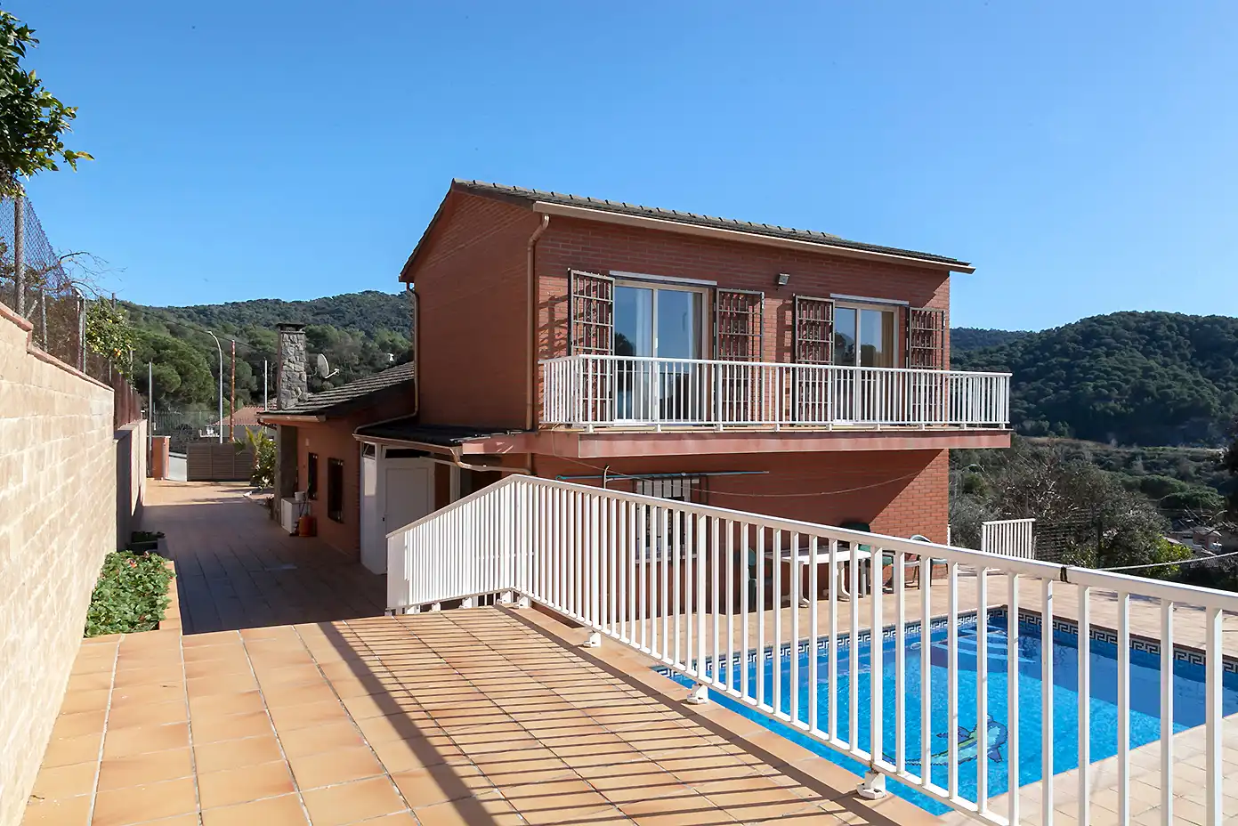 Vista exterior de Casa o xalet en venda en La Roca del Vallès amb Calefacció, Jardí privat i Terrassa