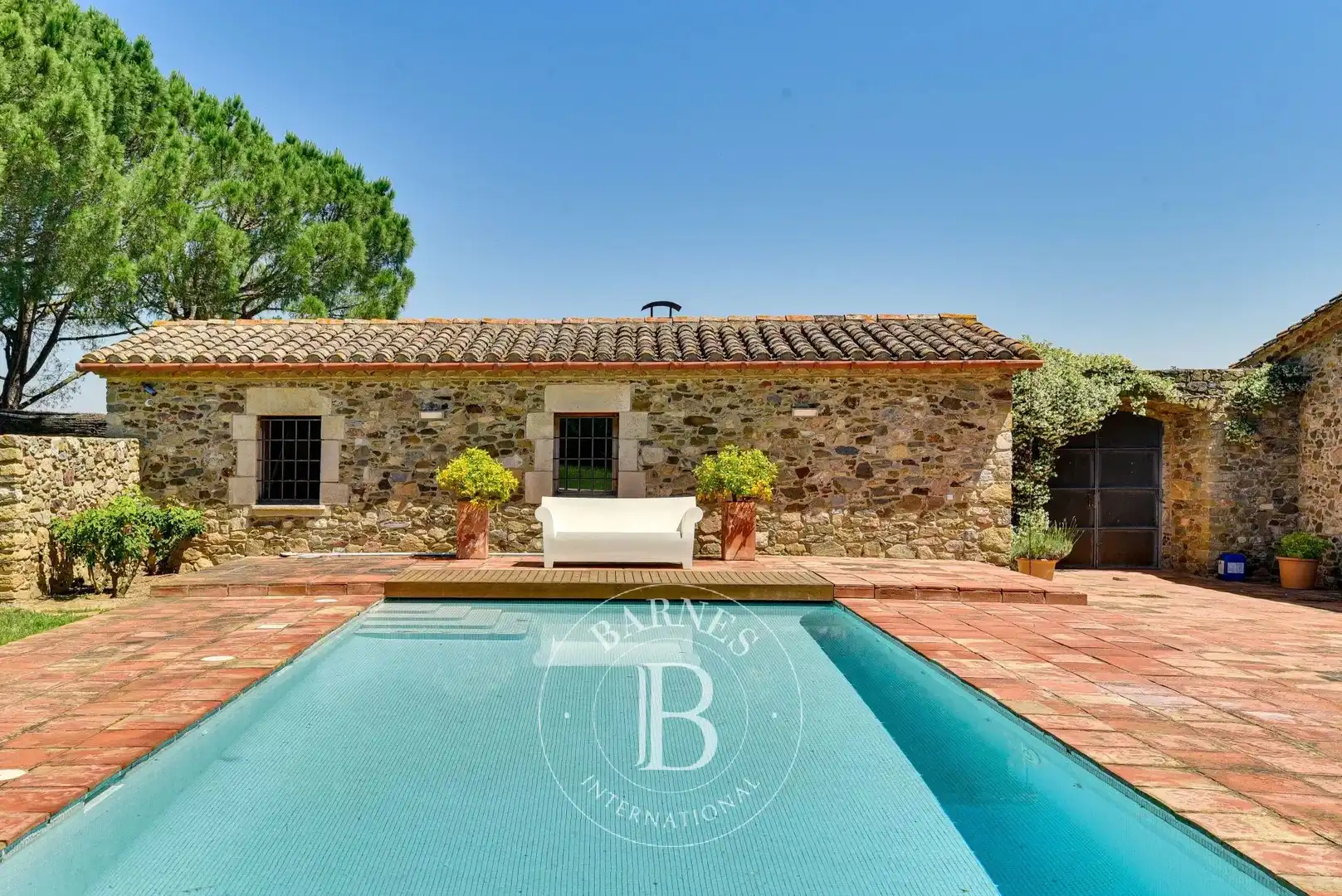 Vista exterior de Finca rústica en venda en La Bisbal d'Empordà amb Aire condicionat, Calefacció i Jardí privat