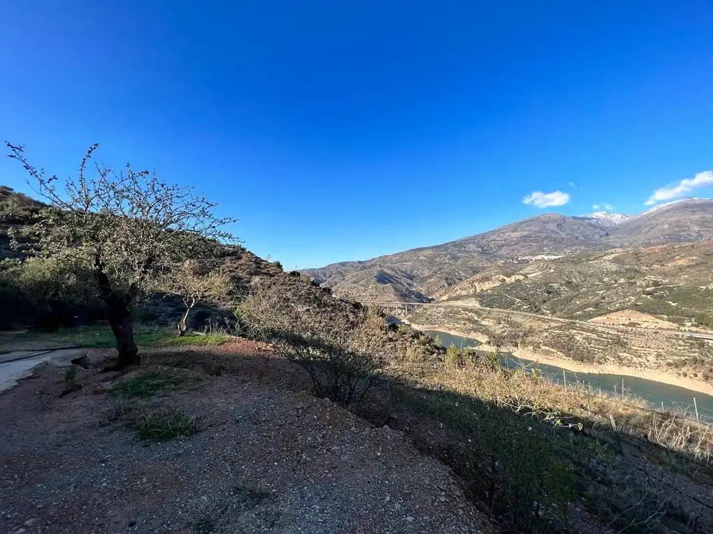 Vista exterior de Finca rústica en venda en Vélez de Benaudalla amb Traster
