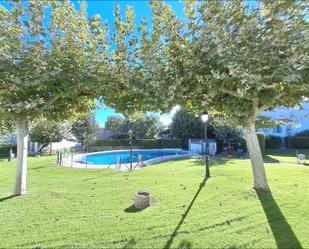 Piscina de Casa adosada de lloguer en La Cabrera amb Terrassa