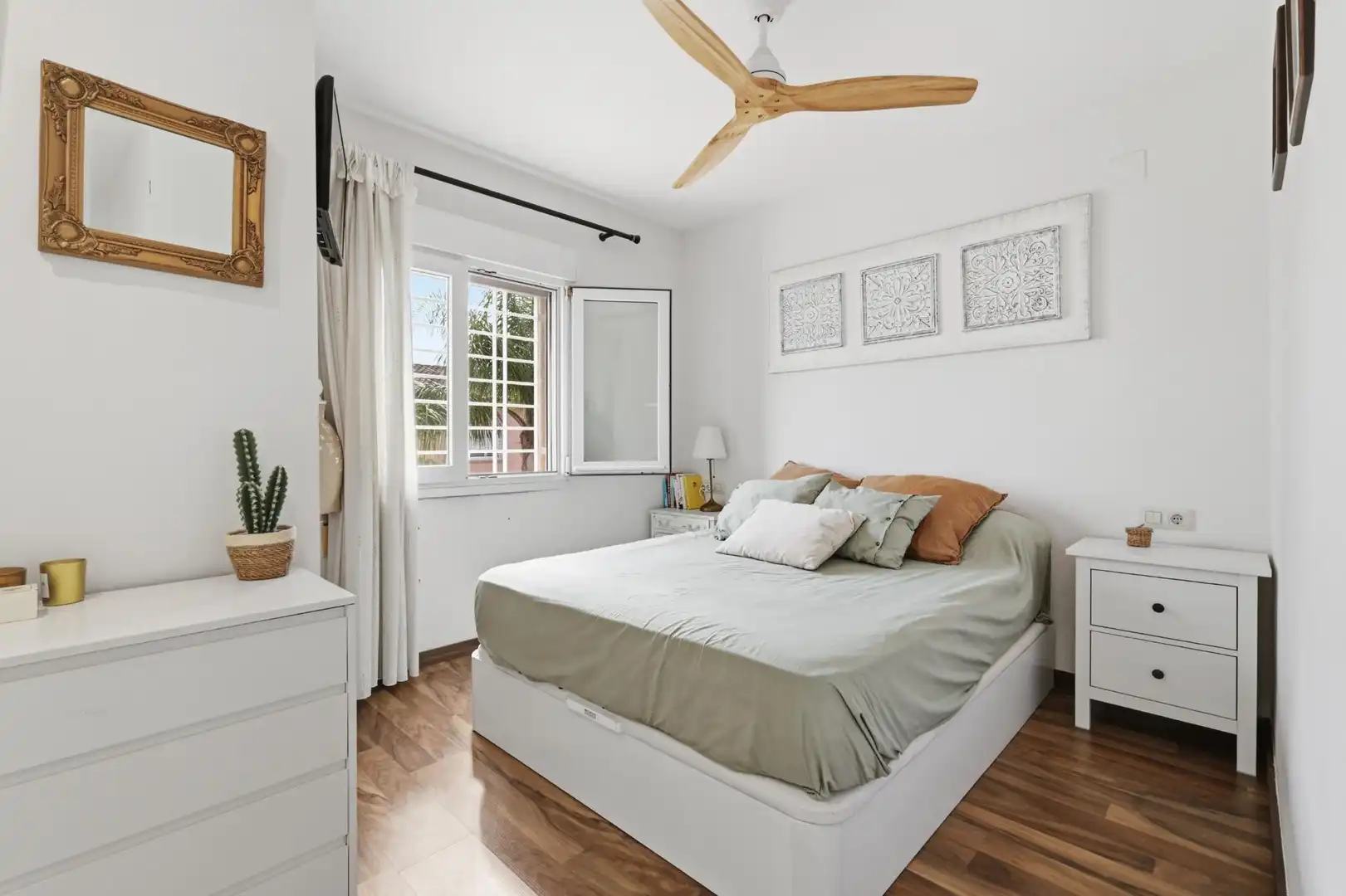 Bedroom of Houses for sale in La Pobla de Vallbona  with Air Conditioner, Heating and Private garden