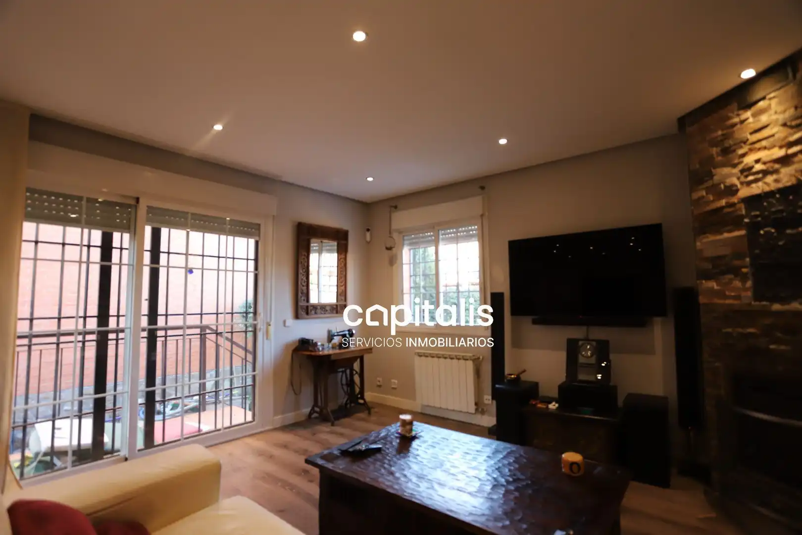 Living room of Houses for sale in Alcalá de Henares  with Air Conditioner, Heating and Private garden