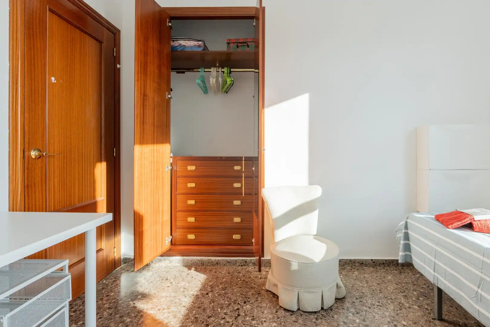 Habitación de Piso de alquiler en Valencia con Aire acondicionado, Calefacción y Amueblado