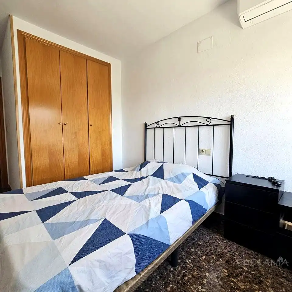 Habitación de Piso de alquiler en Alfara del Patriarca con Aire acondicionado, Amueblado y Balcón
