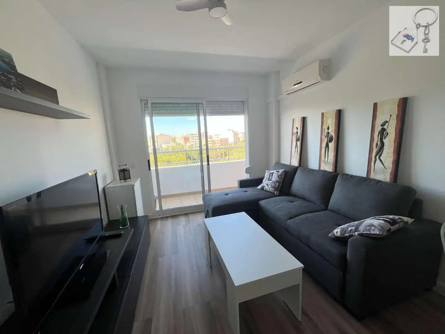 Sala de estar de Apartamento de alquiler en Torrevieja con Aire acondicionado, Calefacción y Terraza