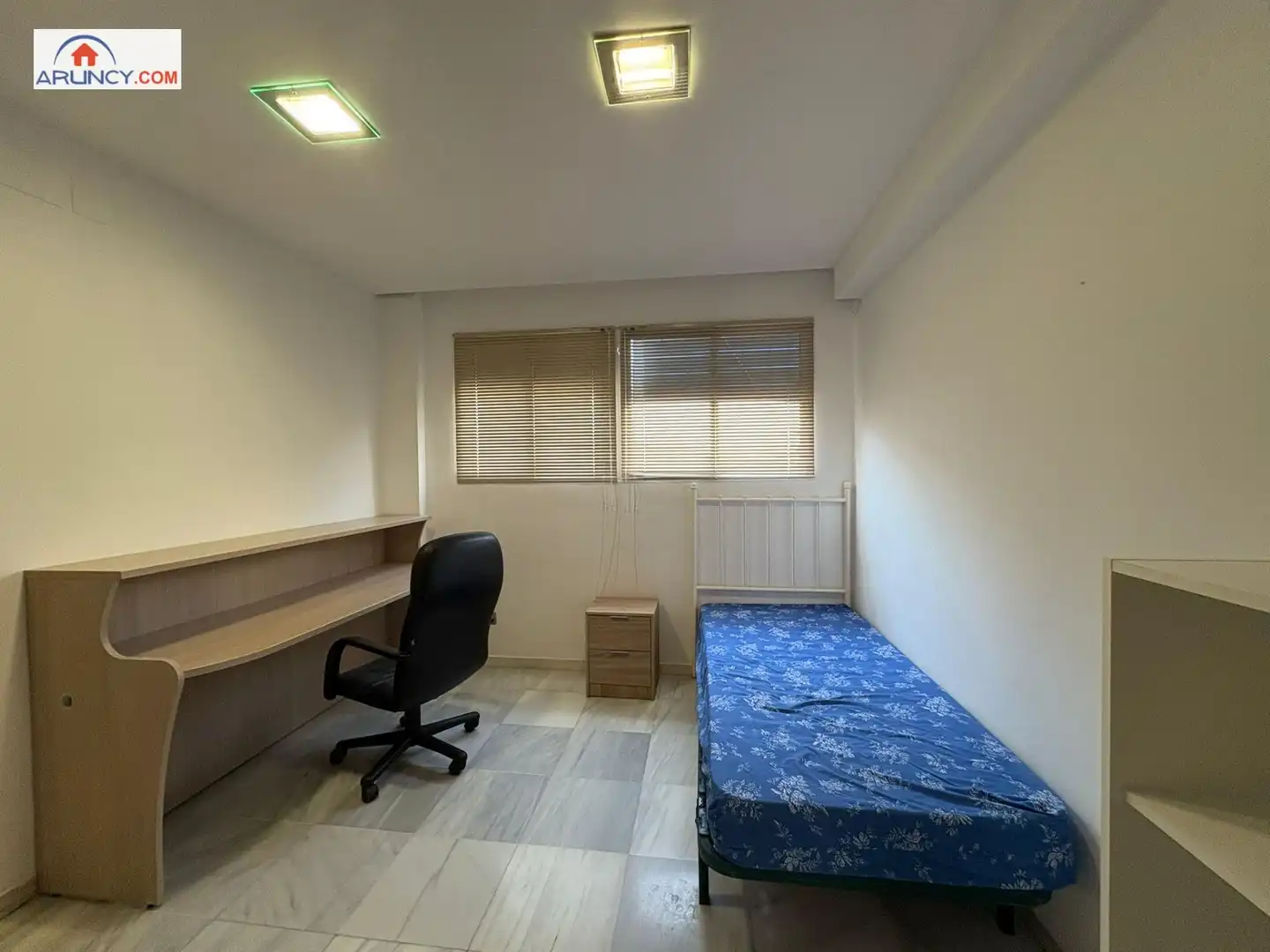 Bedroom of Flat for sale in Sevilla  with Air Conditioner, Terrace and Storage room