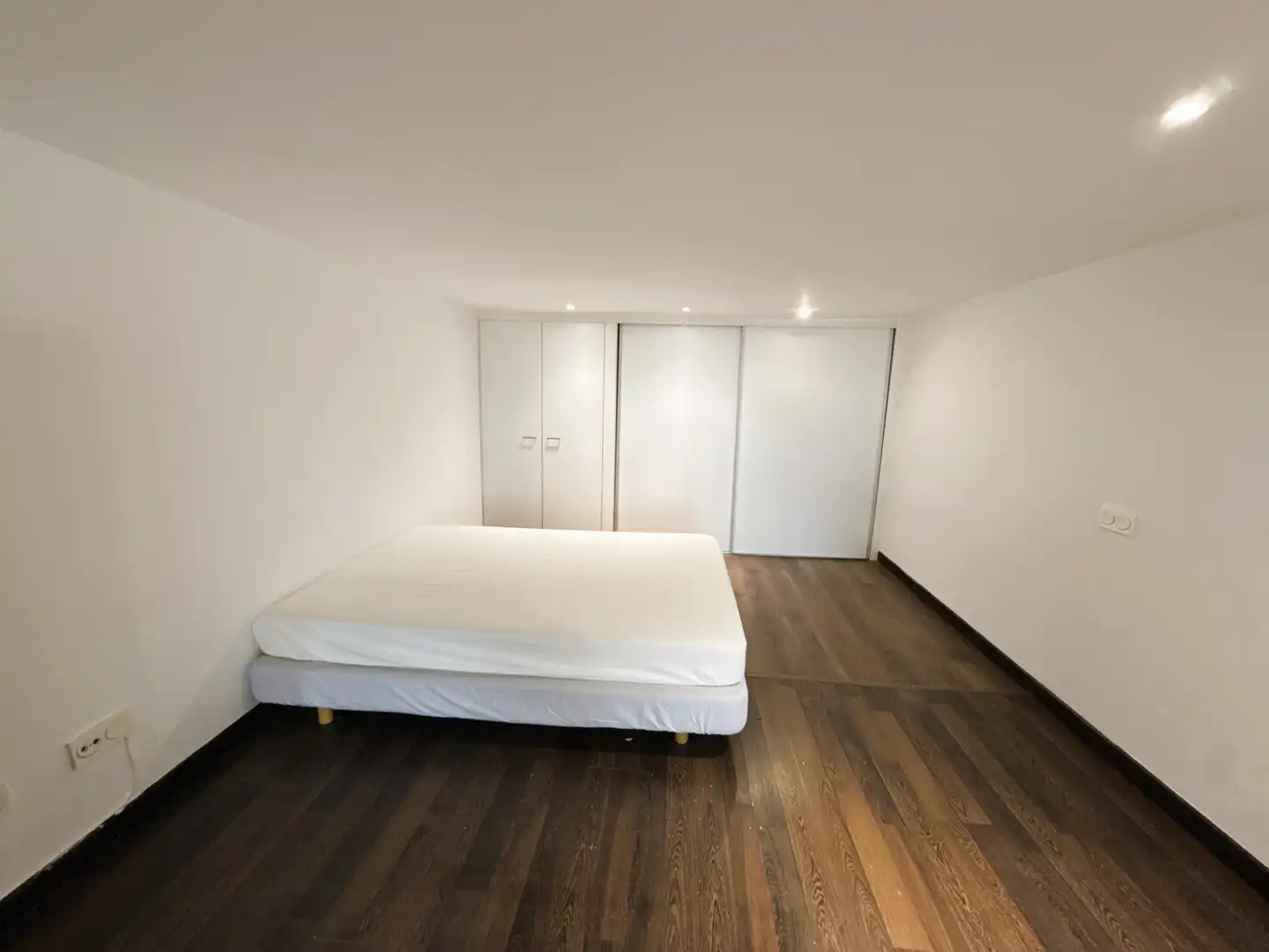 Habitación de Dúplex en venta en Madrid con Aire acondicionado, Calefacción y Piscina comunitaria
