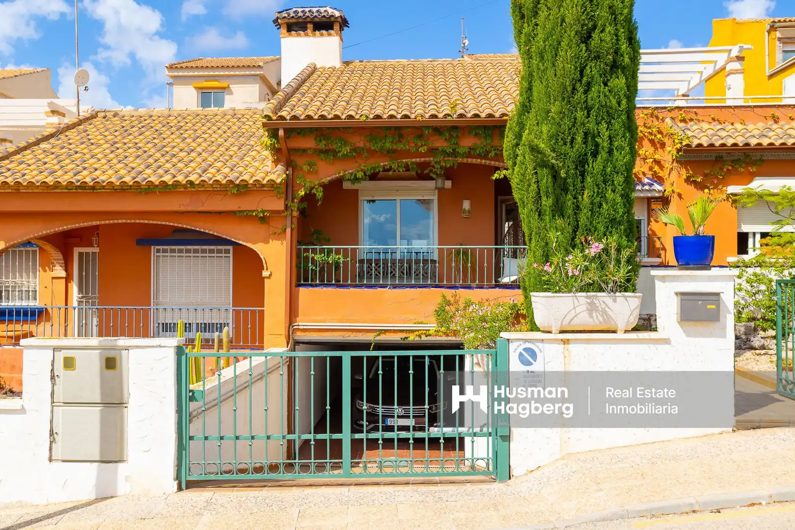 Vista exterior de Casa adosada en venda en Cartagena amb Balcó