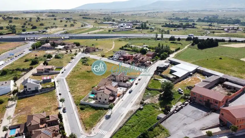 Terreni e lotti in vendita a La Lastrilla, imagen 6
