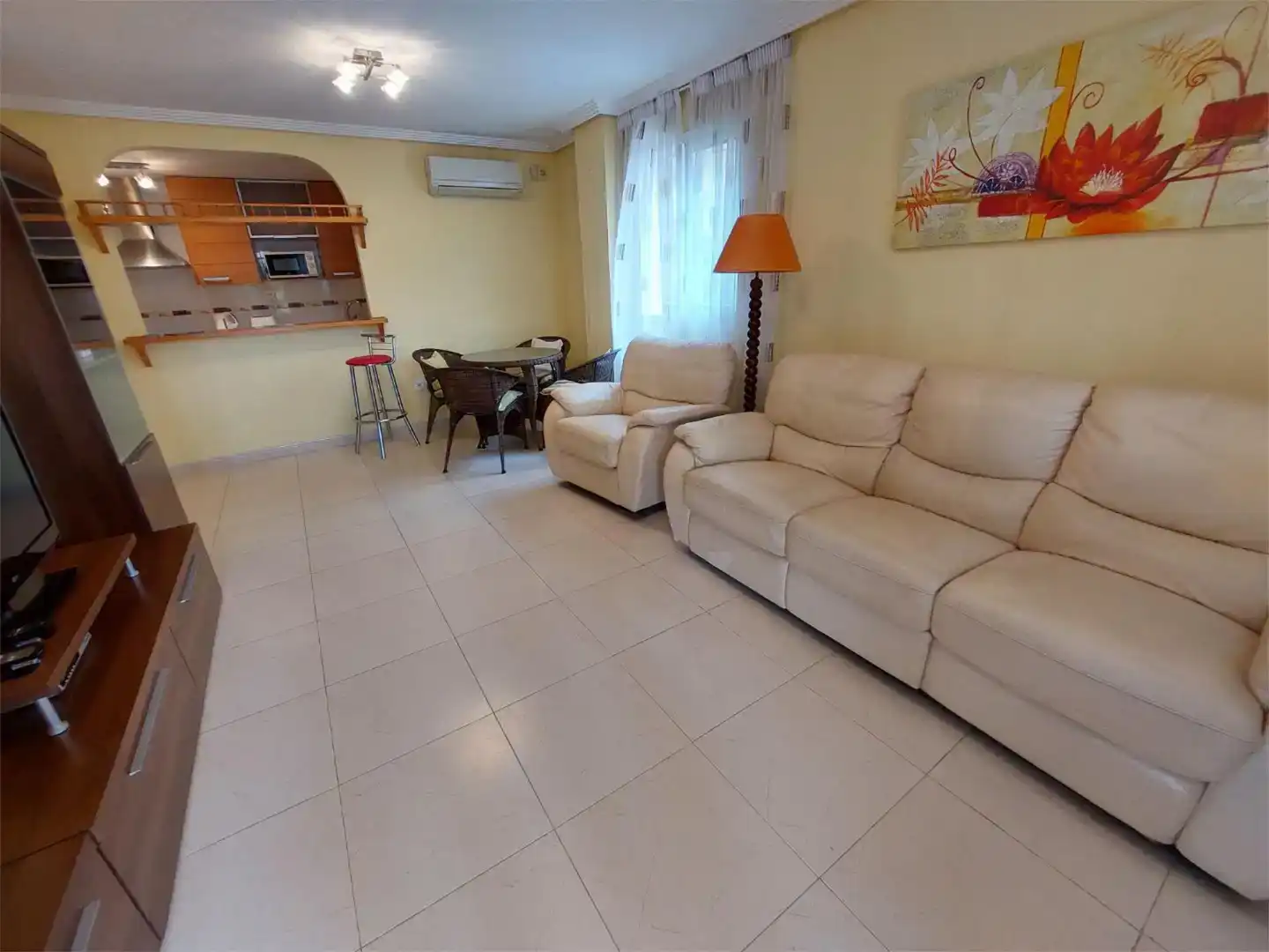 Sala d'estar de Planta baixa en venda en Orihuela amb Aire condicionat i Piscina