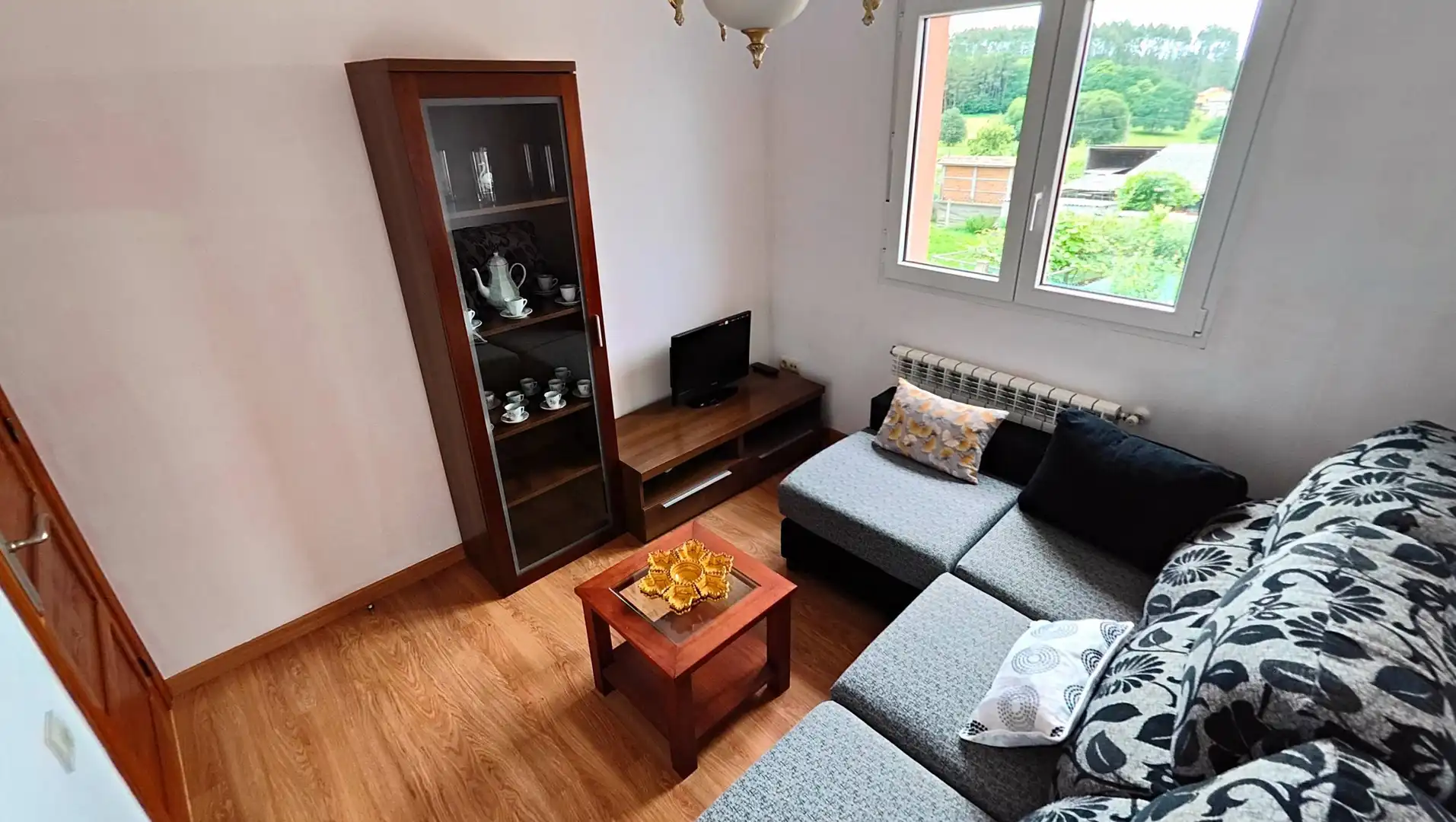 Sala de estar de Casa o chalet en venta en Oroso con Calefacción, Jardín privado y Amueblado
