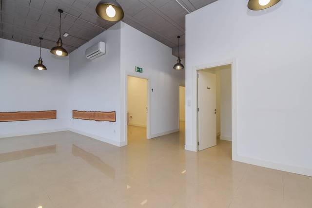 Local comercial en Alquiler en Calle Castellana en Cambre