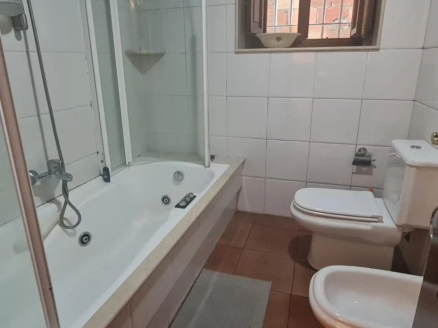 Bany de Casa adosada en venda en Santiago de Compostela  amb Balcó