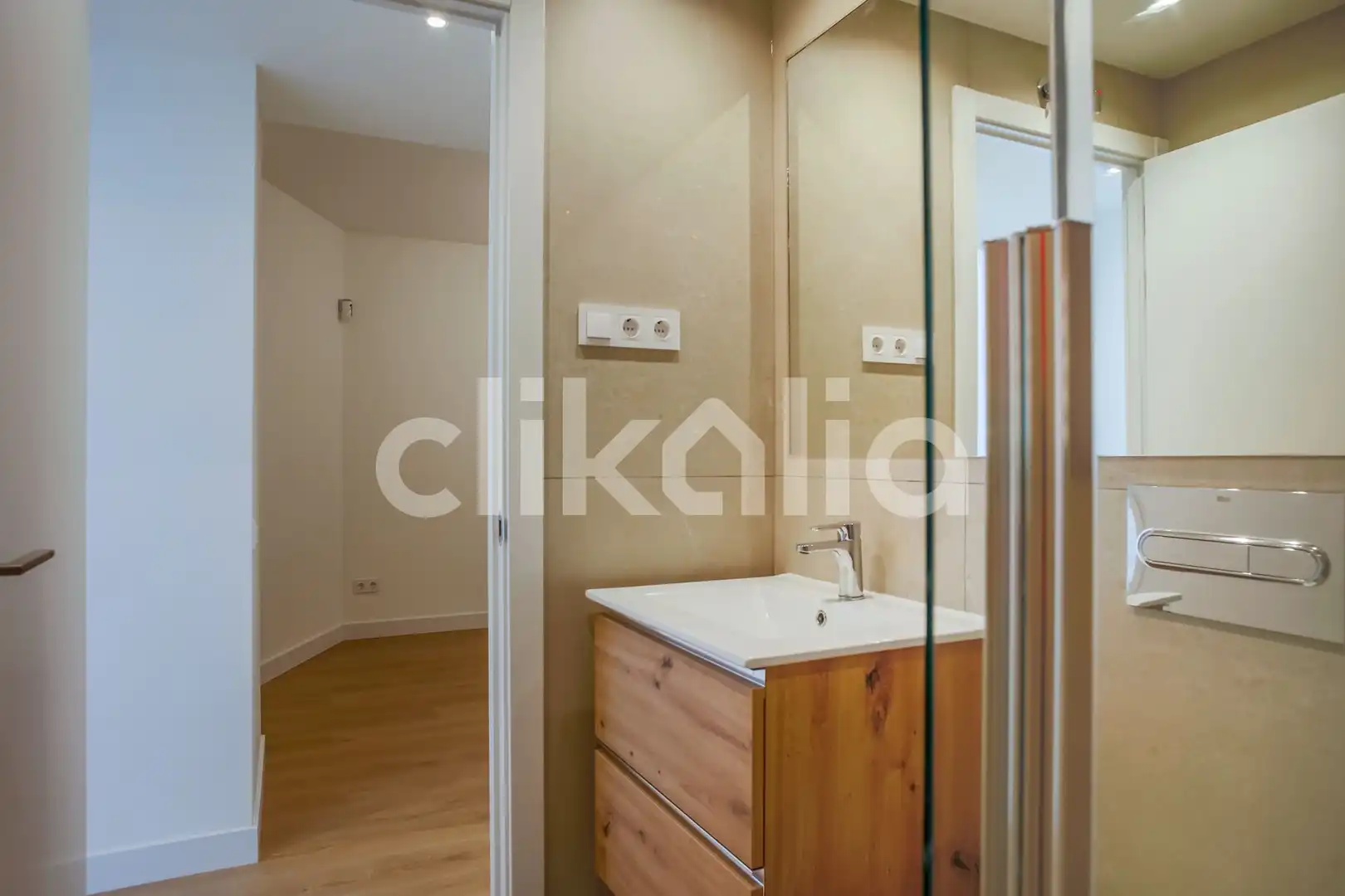 Bany de Pis en venda en Madrid amb Aire condicionat, Calefacció i Terrassa
