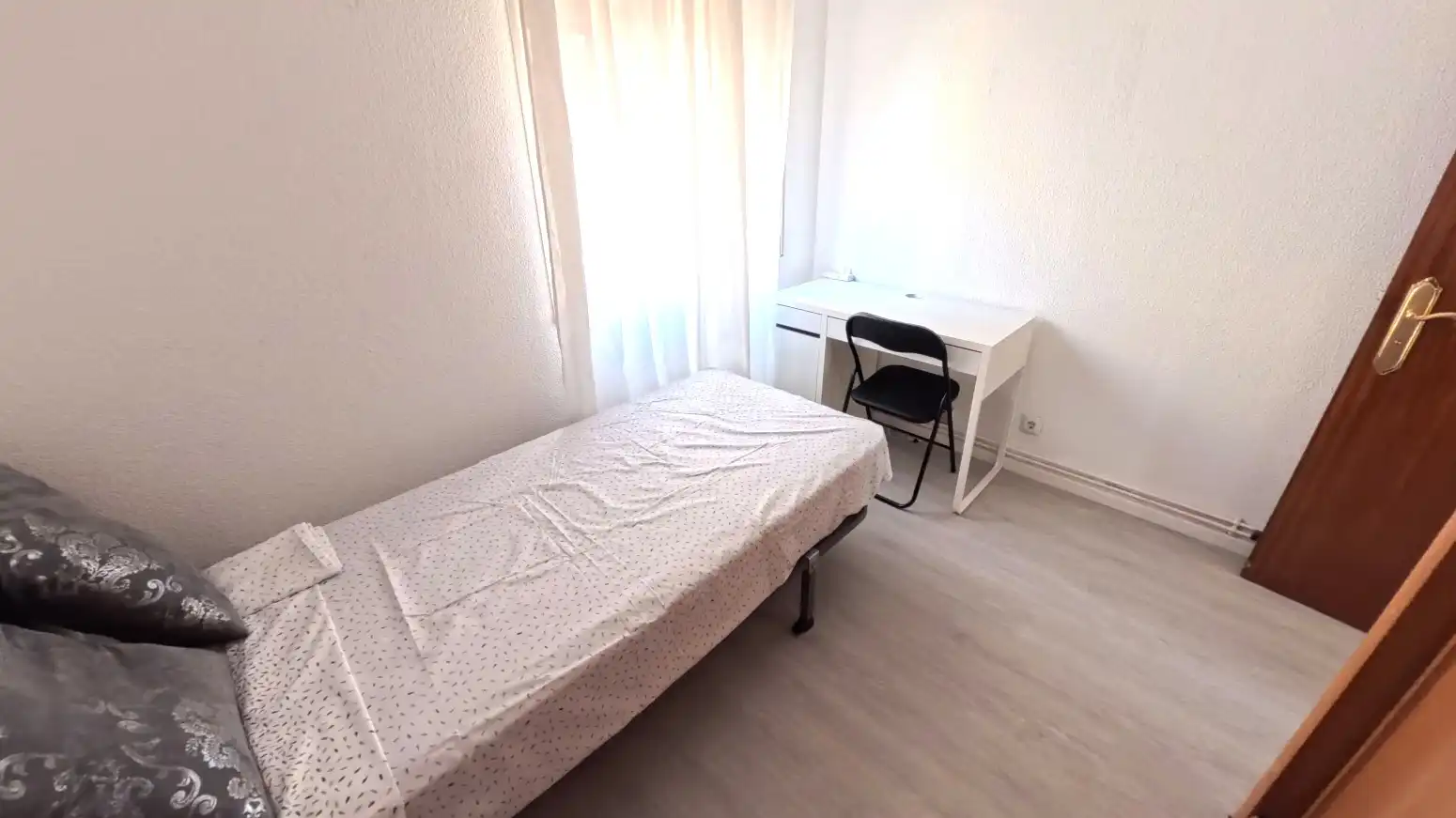 Habitación de Piso en venta en  Logroño con Calefacción, Parquet y Trastero