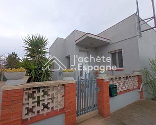 Vista exterior de Casa o xalet en venda en San Rafael del Río amb Aire condicionat, Terrassa i Piscina