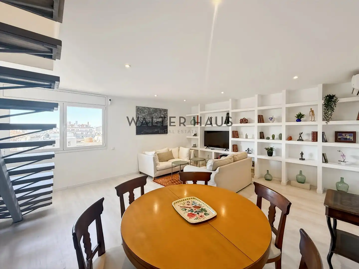 Sala de estar de Dúplex en venta en Barcelona con Aire acondicionado y Amueblado