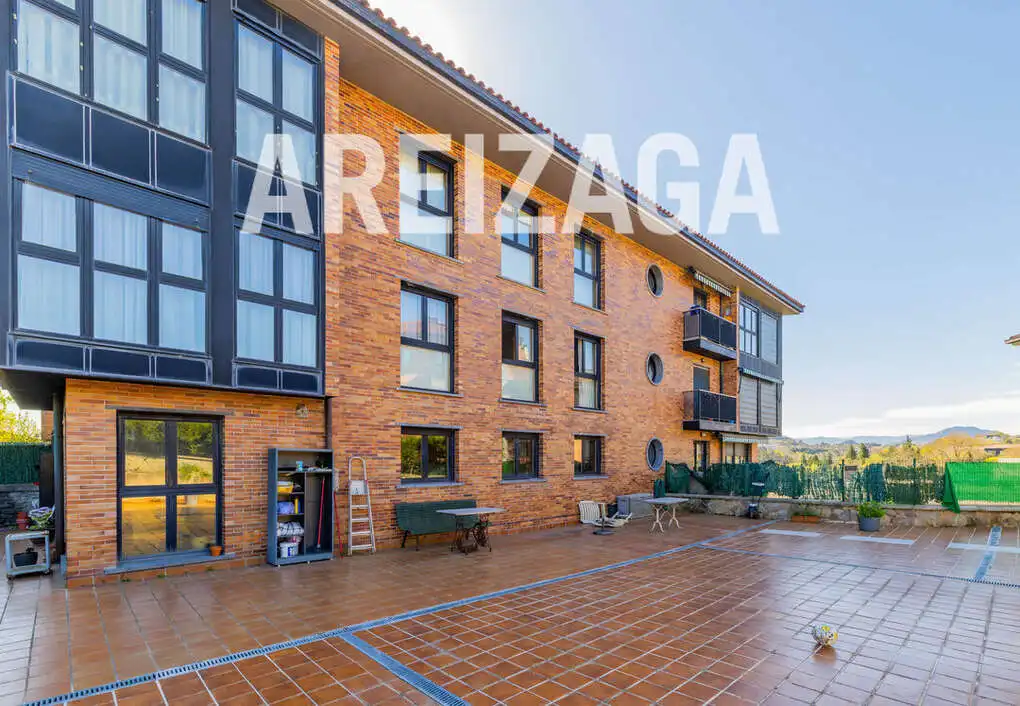 Exterior view of Flat for sale in Donostia - San Sebastián   with Heating, Private garden and Terrace