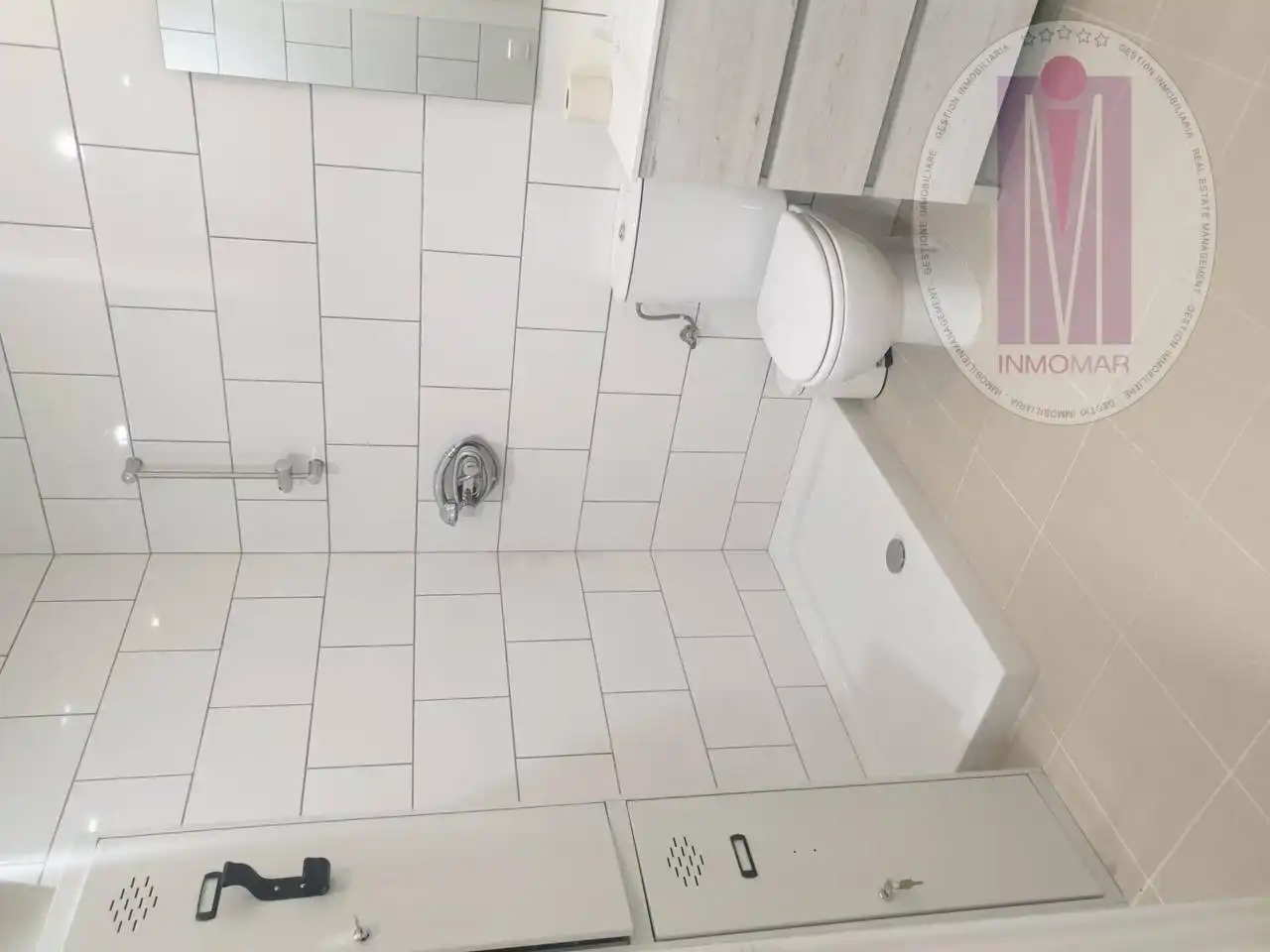 Badezimmer von Büro zum Verkauf in Esplugues de Llobregat mit Klimaanlage