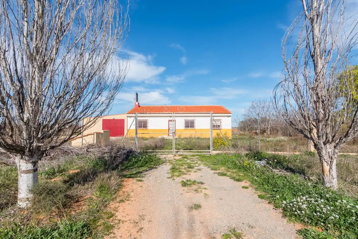 Casa rústica amb jardí en venda a ARDAL. MULA (Murcia)