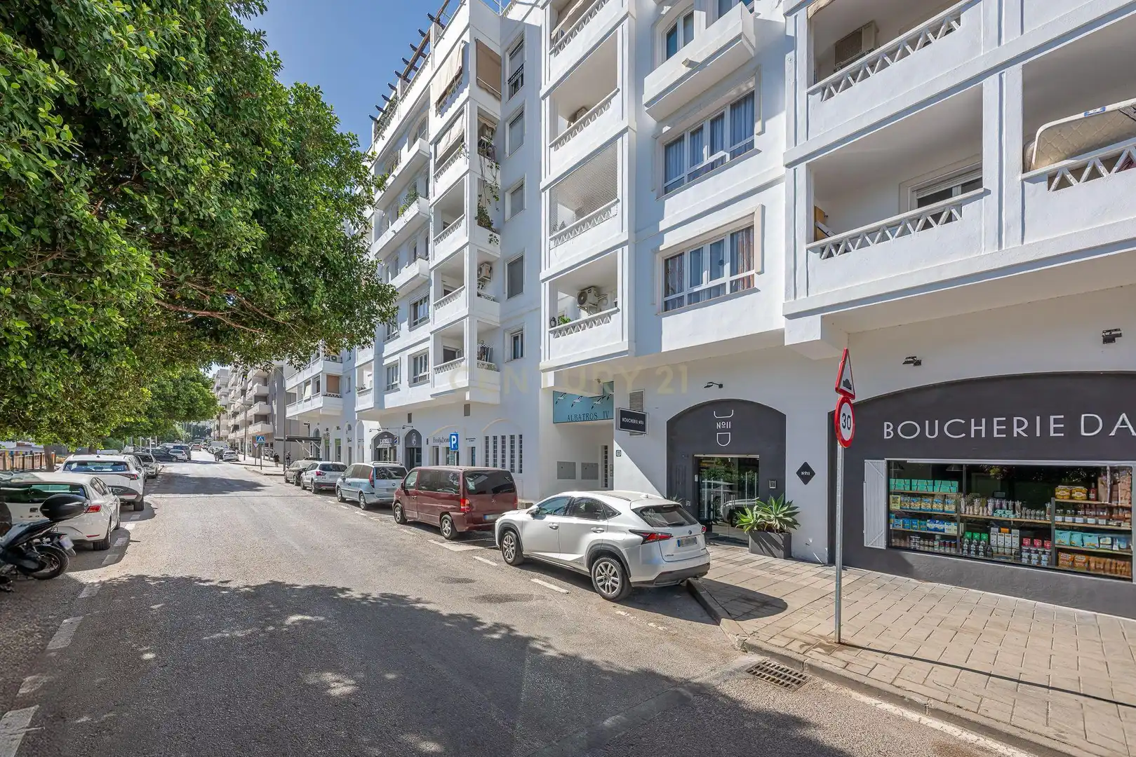 Vista exterior de Apartament en venda en Marbella amb Aire condicionat, Traster i Balcó